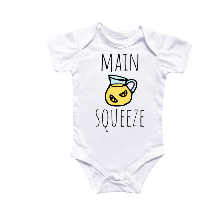 a baby bodysuit that says main squeezee