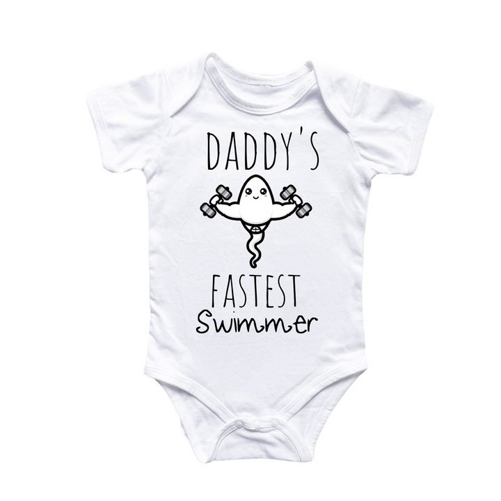 a white baby bodysuit with the words daddy's fastest swimmer on it