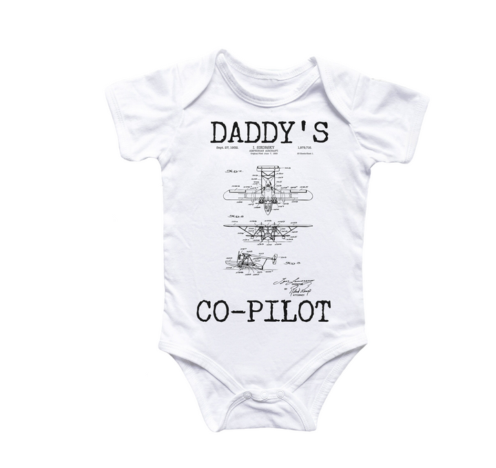 a white bodysuit with the words daddy's co - pilot on it