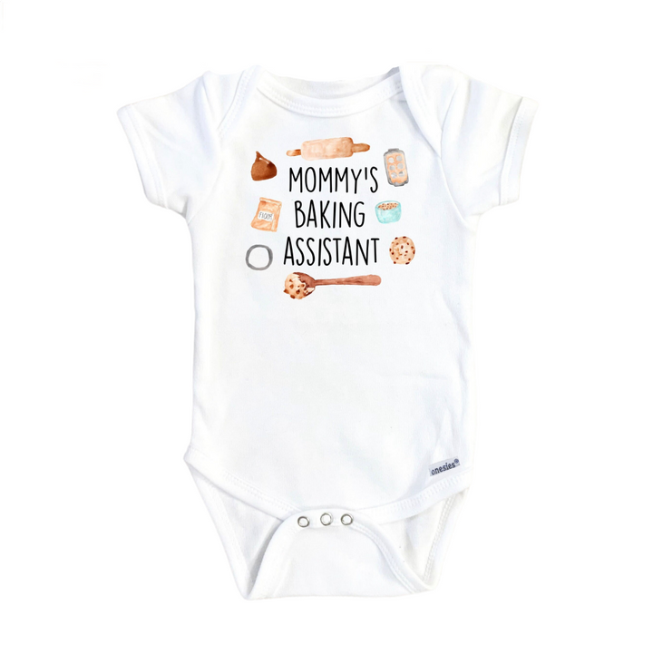 a white baby bodysuit with the words mommy's baking assistant on it